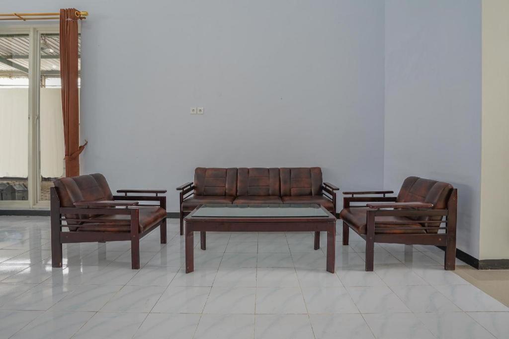 Oyo 477 Raka Residence Syariah Purwoharjo Banyuwangi บันยูวังงี ภายนอก รูปภาพ