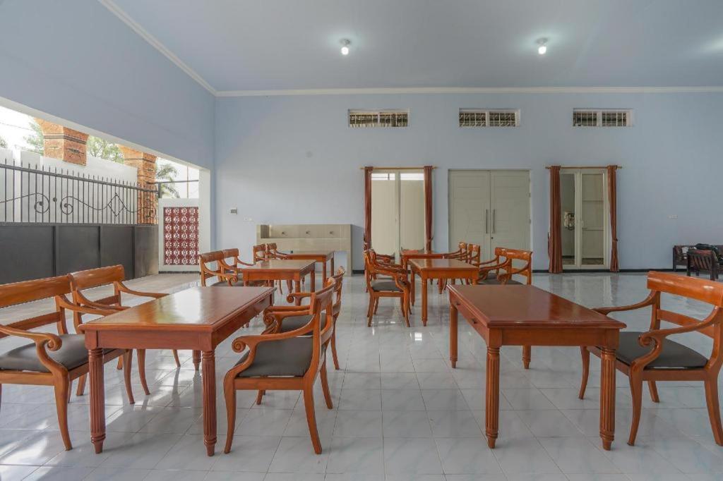 Oyo 477 Raka Residence Syariah Purwoharjo Banyuwangi บันยูวังงี ภายนอก รูปภาพ