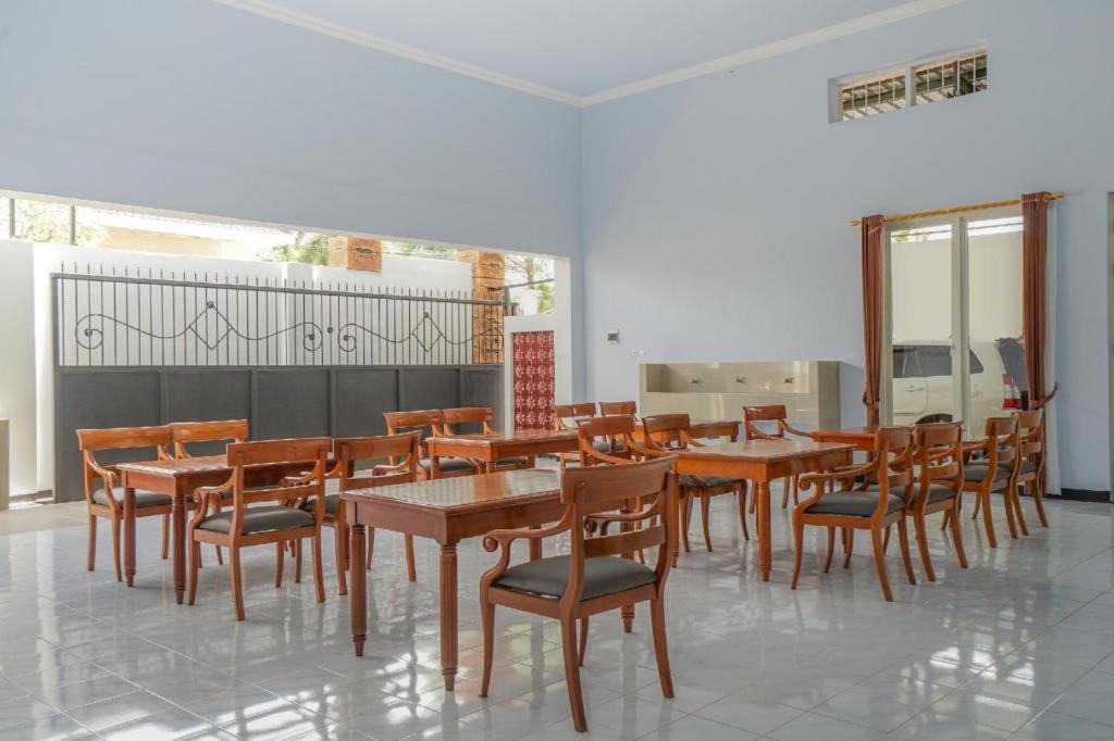 Oyo 477 Raka Residence Syariah Purwoharjo Banyuwangi บันยูวังงี ภายนอก รูปภาพ