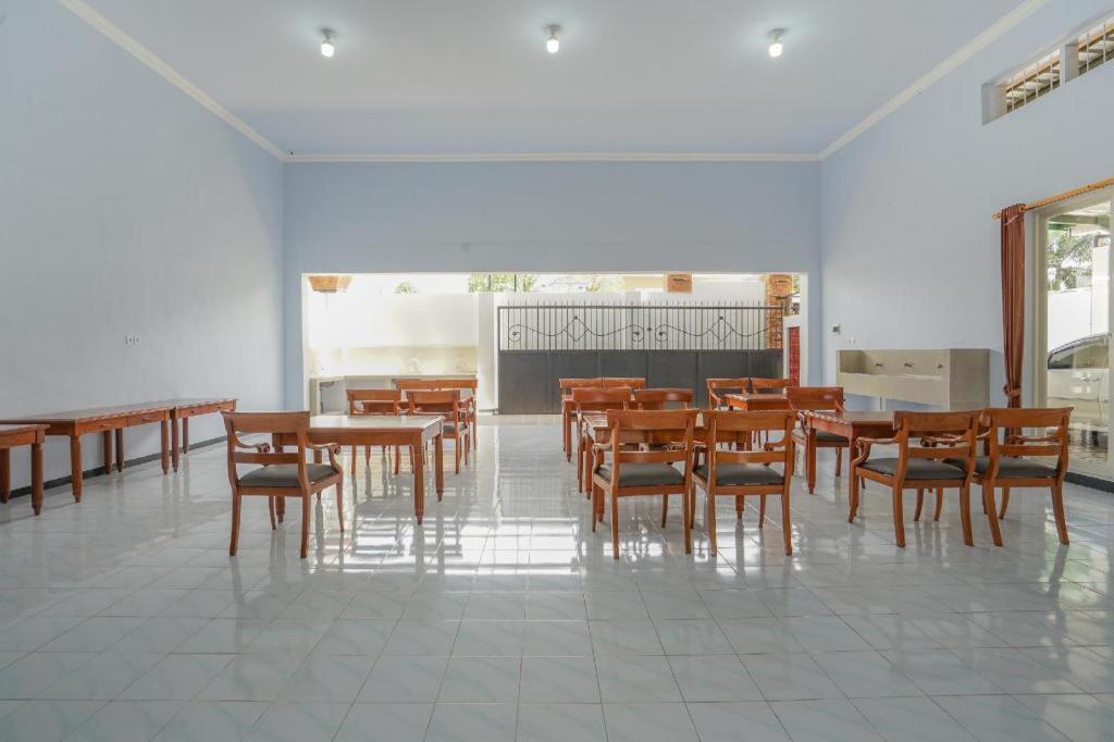 Oyo 477 Raka Residence Syariah Purwoharjo Banyuwangi บันยูวังงี ภายนอก รูปภาพ