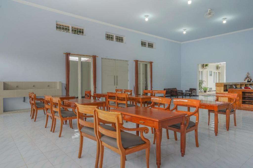 Oyo 477 Raka Residence Syariah Purwoharjo Banyuwangi บันยูวังงี ภายนอก รูปภาพ